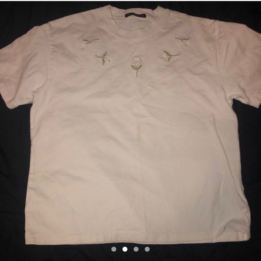 ☆brandy melville yellow flower T-shirt